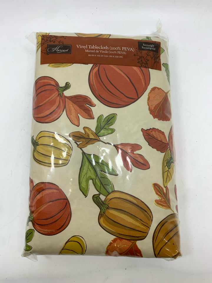 NIP PUMPKIN VINYL TABLECLOTH.