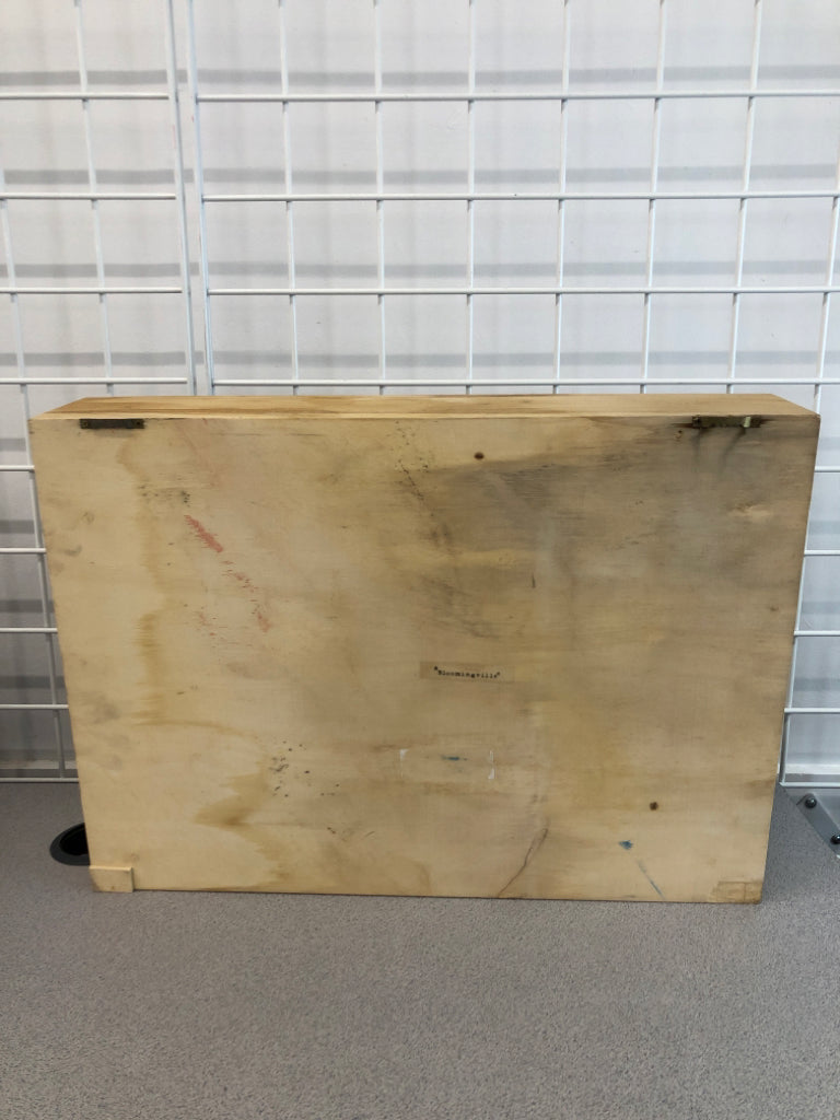 LT WOOD TRINKET SHELF.