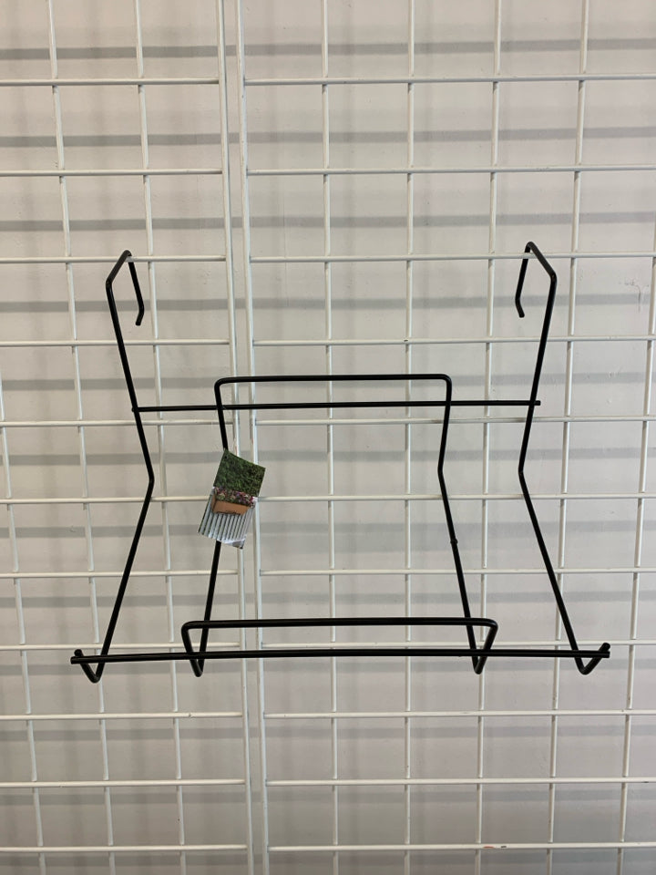 NWT DECK RAIL WINDOW BOX HOLDER.