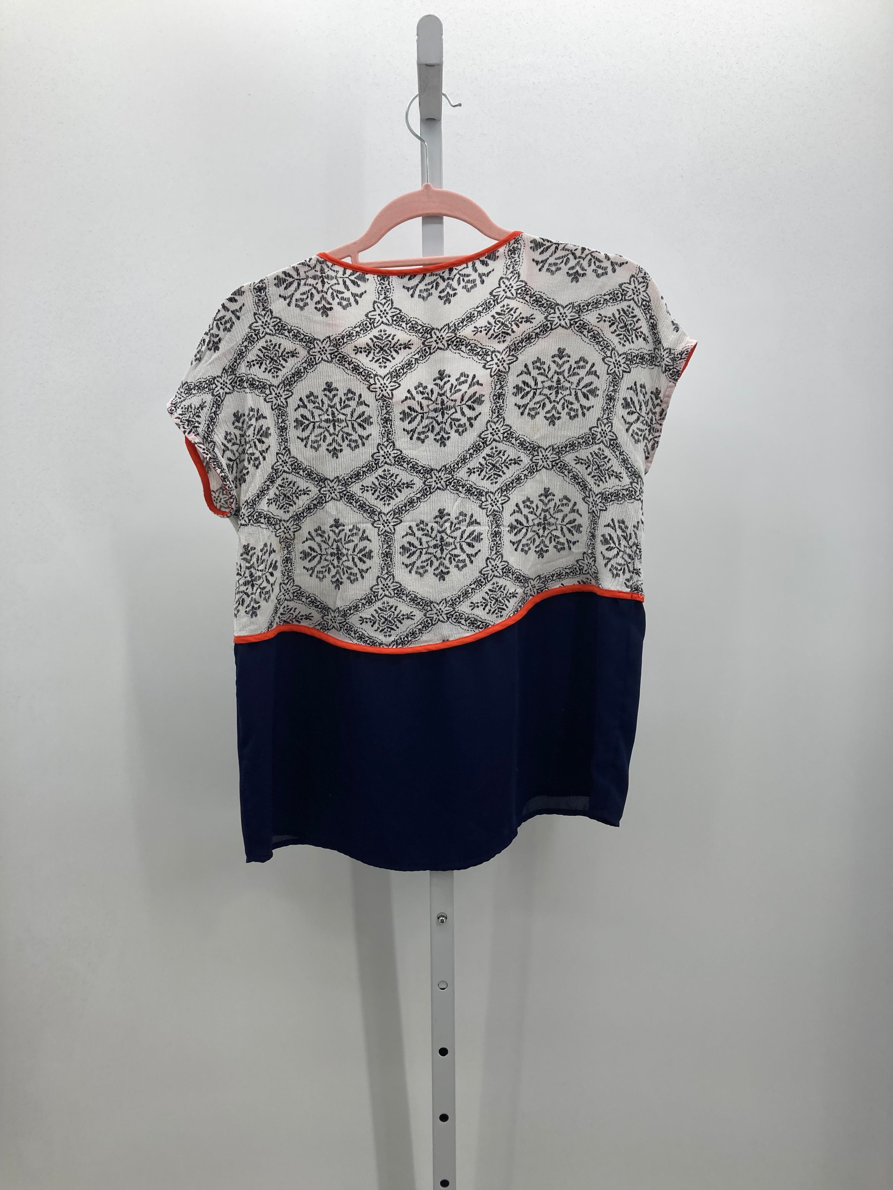 Size Medium Juniors Short Sleeve Shirt