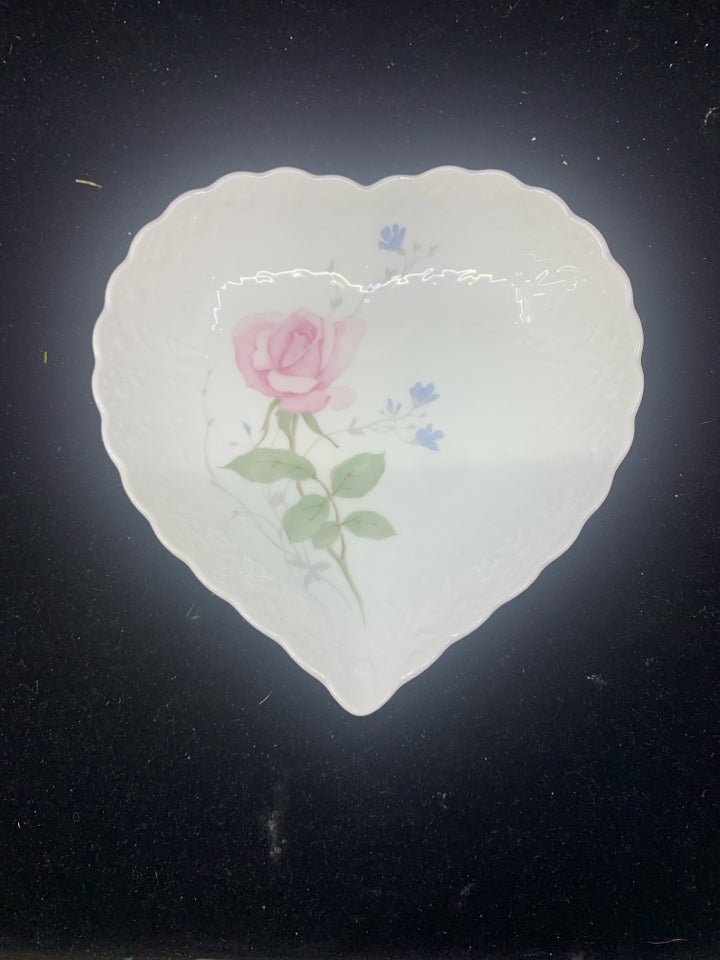 WHITE W PINK FLORAL HEART BOWL.