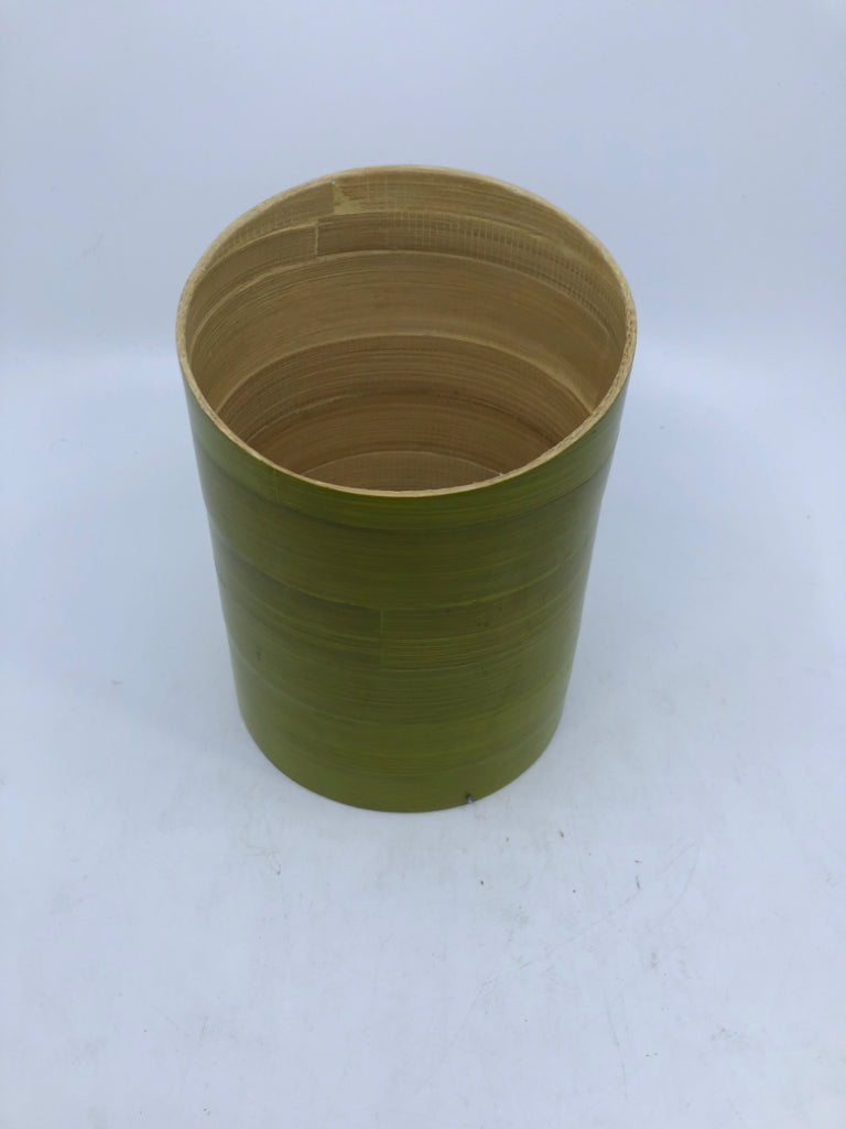 GIBSON GREEN BAMBOO UTENSIL HOLDER.