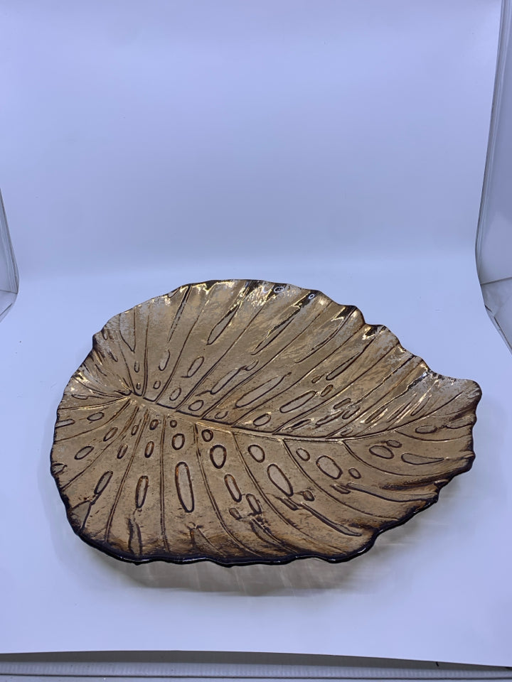 LARGE BRONZE LEAF CENTERPIECE.