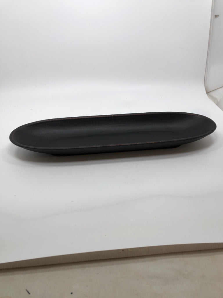 BLACK OVAL WOOD TRAY.