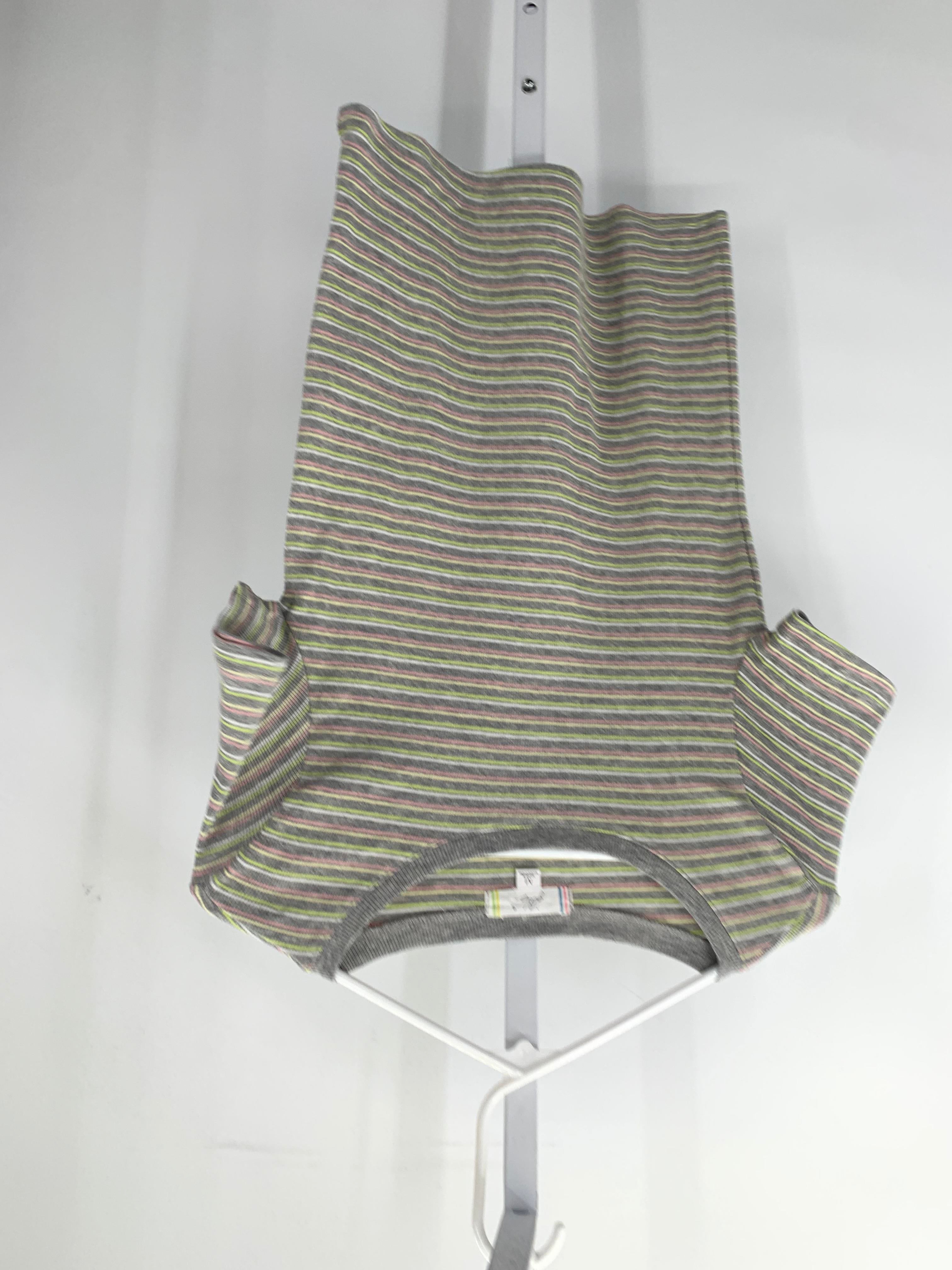 Size Medium Juniors Short Sleeve Shirt
