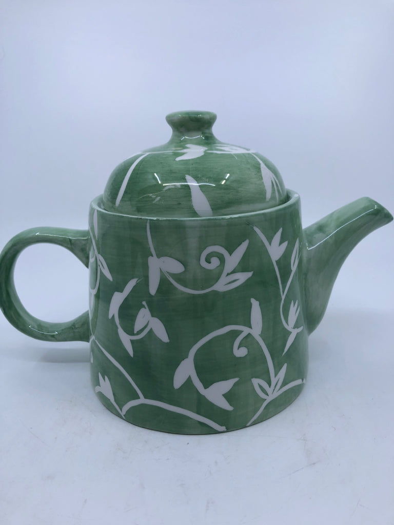 GREEN/WHITE FLORAL TEAPOT.