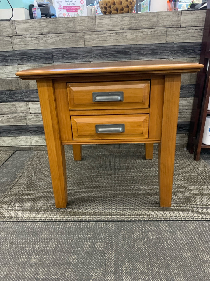 LIGHT WOOD SIDE TABLE W/ 2 DRAWERS METAL HARDWARE.