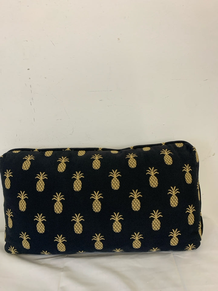 RECTANGLE BLACK PILLOW W/ PINEAPPLES.