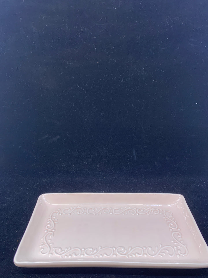 LIGHT PINK RECTANGLE CERAMIC TRAY W/ EMBOSSED SCROLL MAIOLICHE JESSICA.