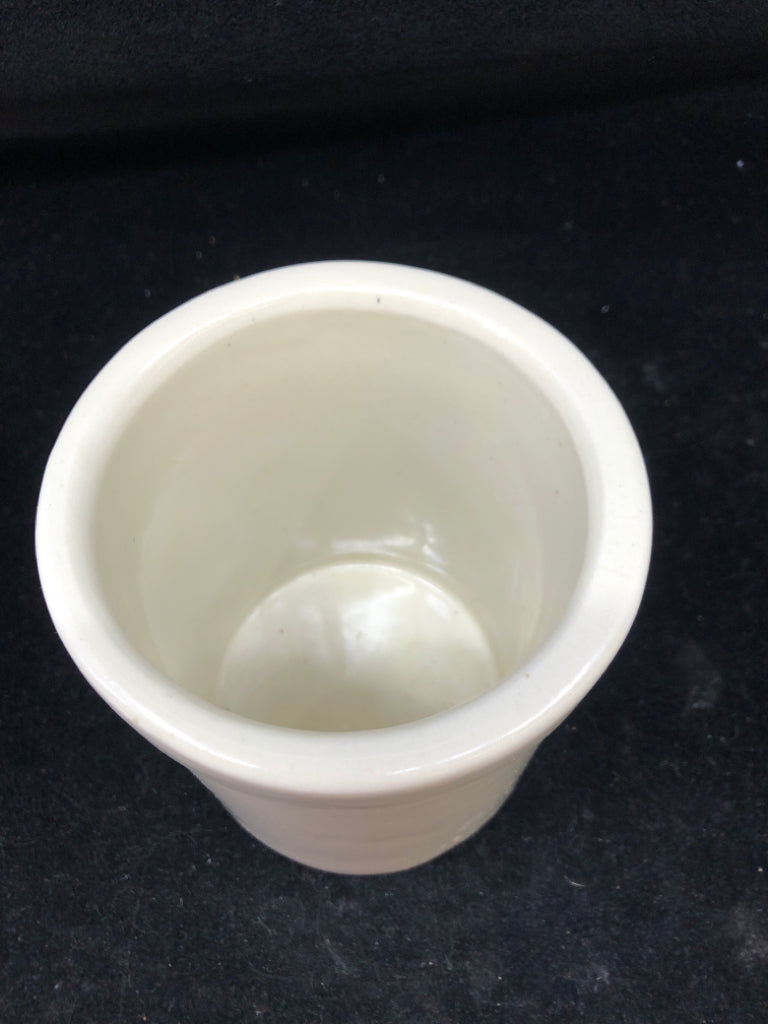 OFF WHITE BURLEY CLAY CROCK.