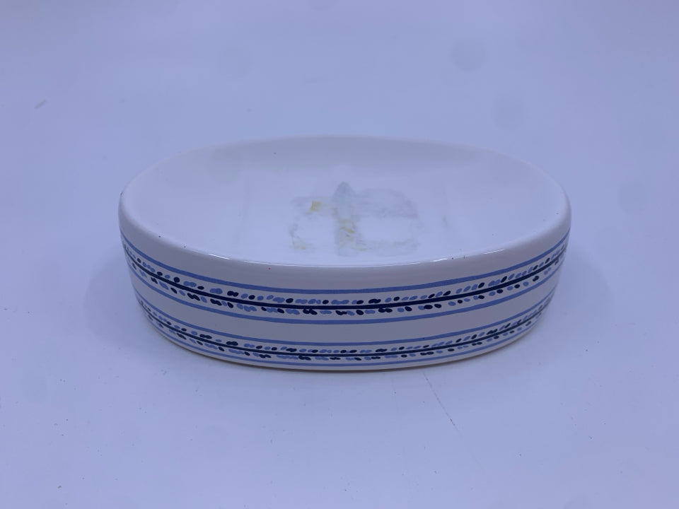 BLUE AND WHITE OVAL SOAP DISH.