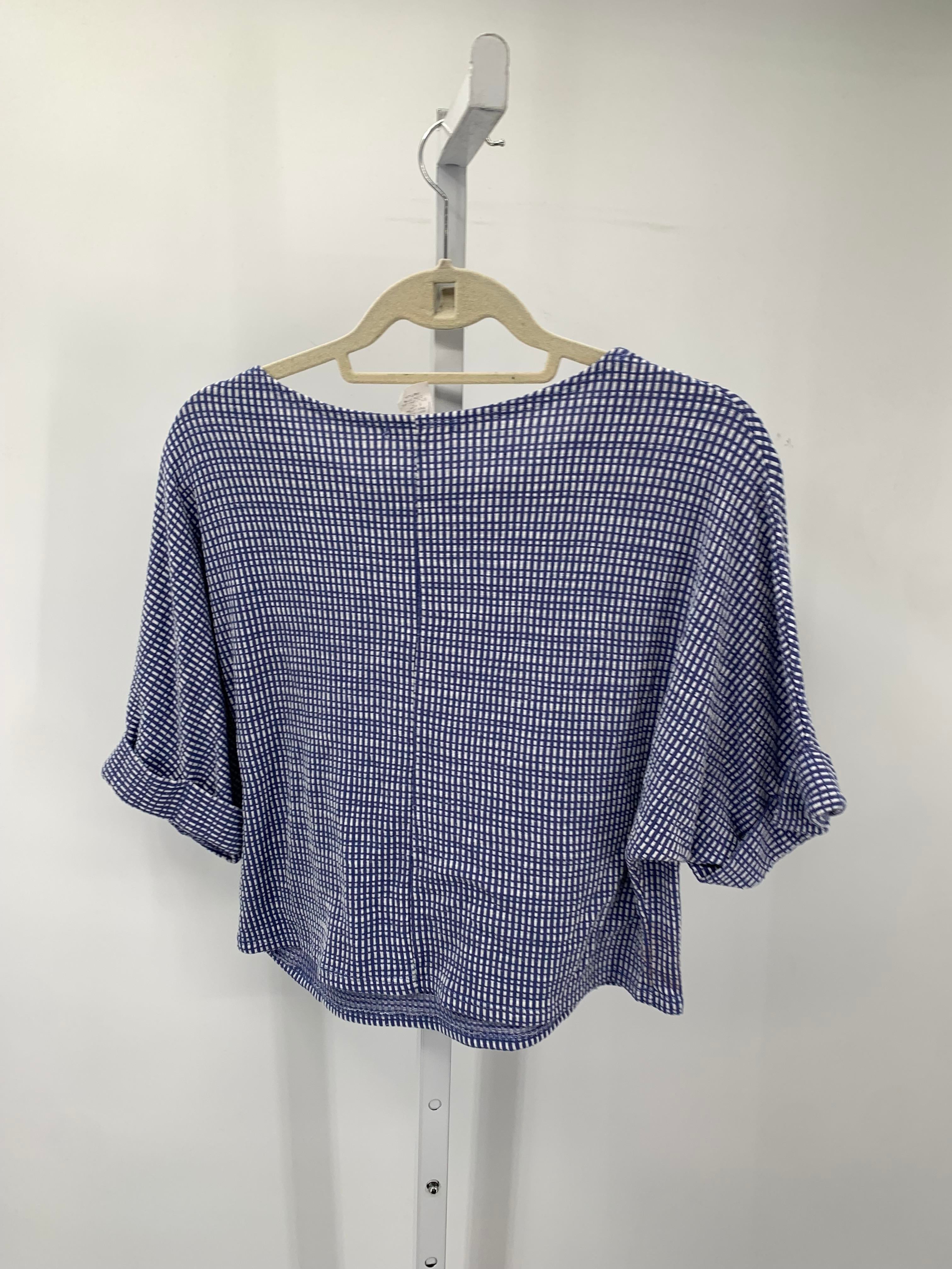 Size Medium Juniors Short Sleeve Shirt