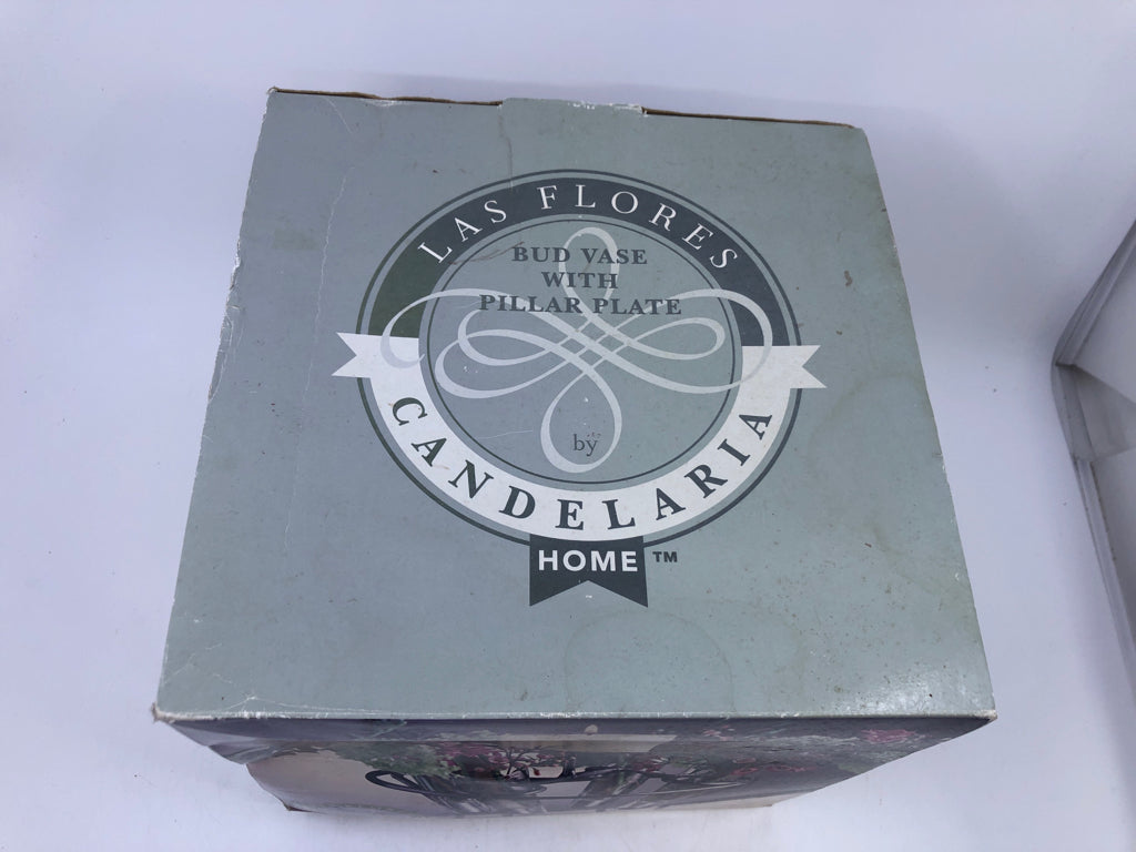 NIB METAL CANDLE HOLDER W/ 4 GLASS VASE INSERTS.
