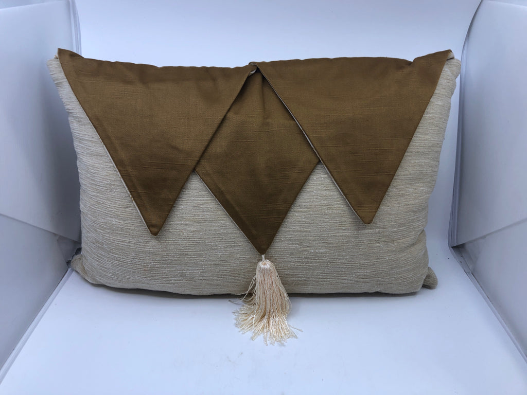 TAN RECTANGLE PILLOW W TASSLES.
