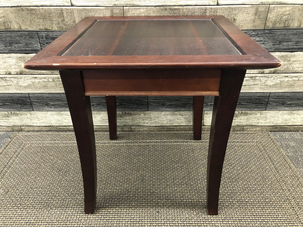 SMALL DARK WOOD END TABLE W DRAWER.