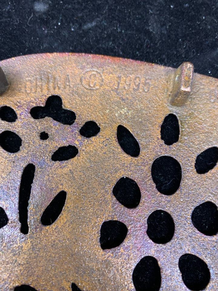 BRONZE PIG TRIVET.