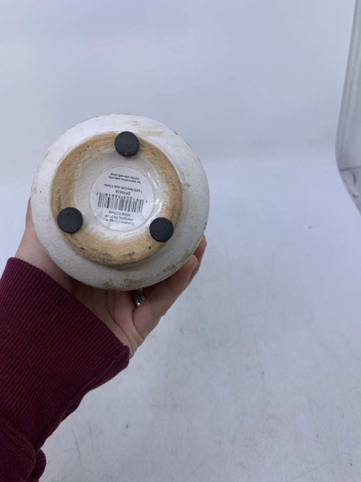 WHITE W/ GREEN DETAILS CERAMIC VASE.