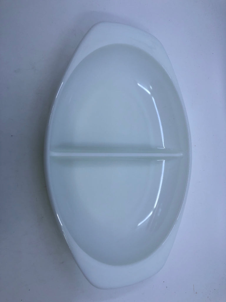 VTG PYREX WHITE DIVED DISH.