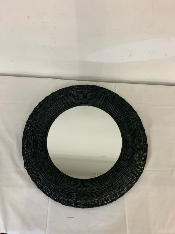 BLACK WOVEN ROUND MIRROR.