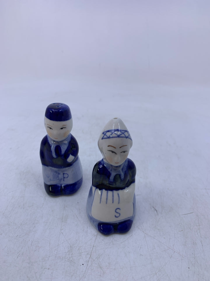 BLUE/WHITE MAN WOMAN.