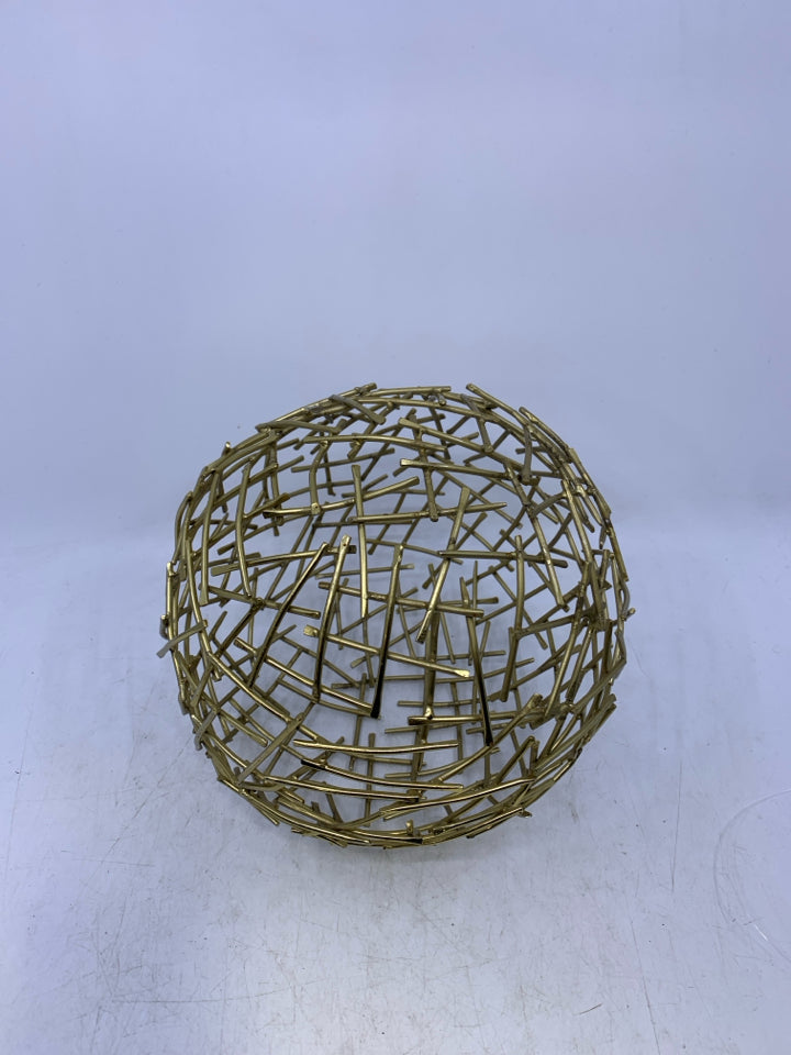 GOLDEN METAL DESK ORB.