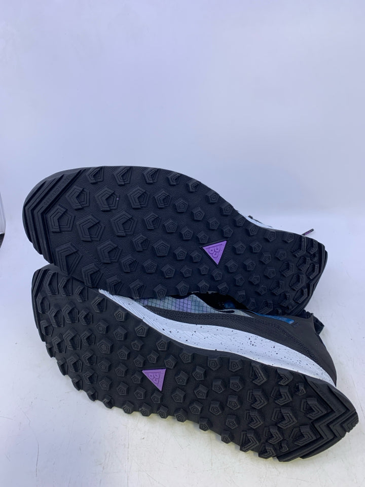 Nike Size 10.5 Unisex Sneakers