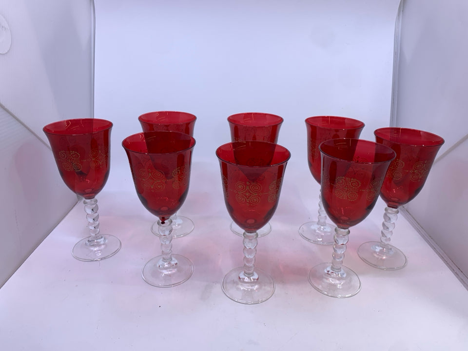 8 RED WINE GLASSES W/ GOLD DETAILS.