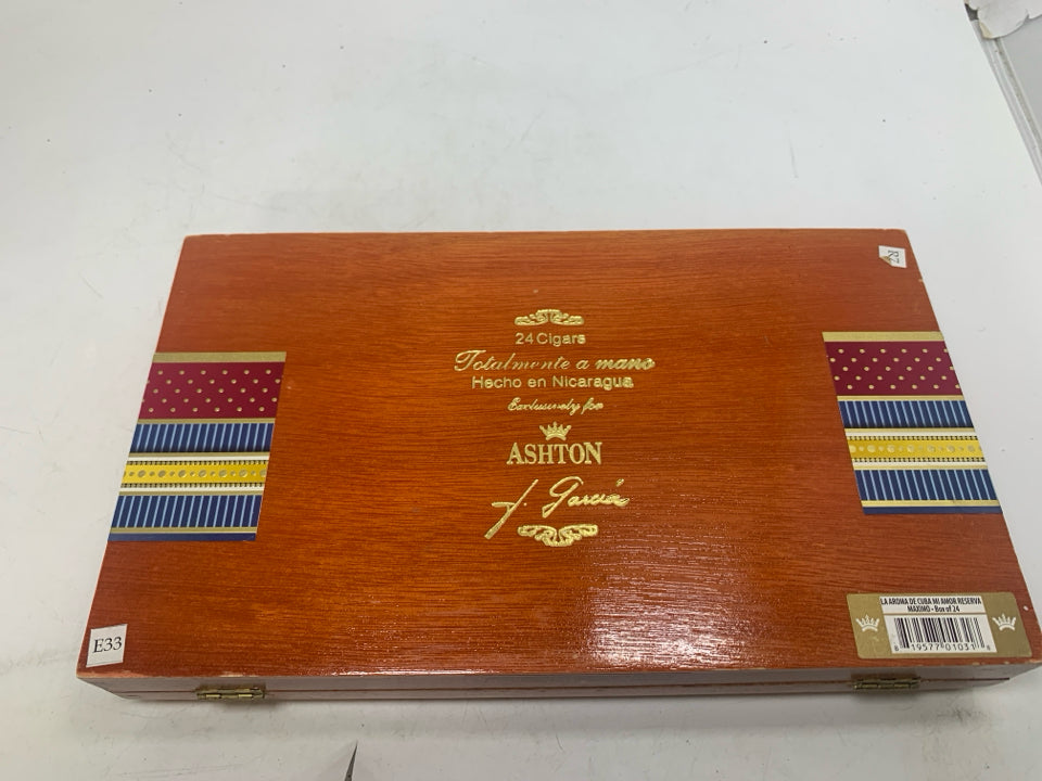 LA AROMA DE CUBA WOOD CIGAR BOX.