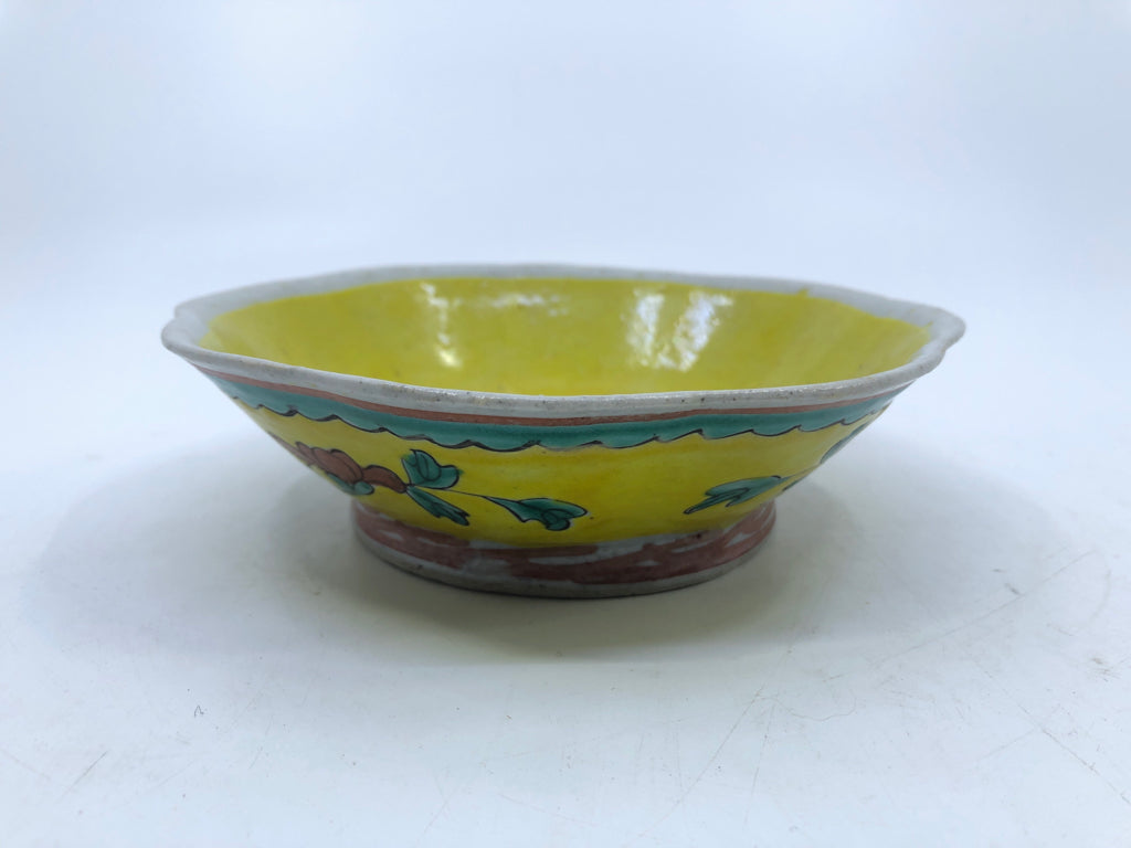 6 ASIAN FLOWERS WAVY EDGE W/FLOWERS BOWLS.