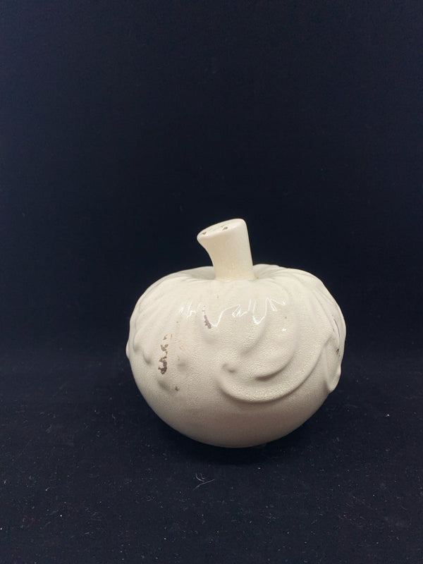 WHITE DISTRESSED PUMPKIN.