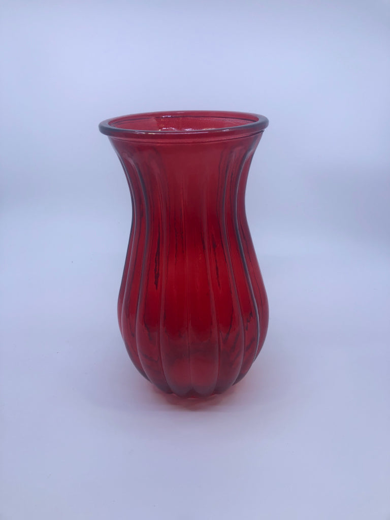 RED RIBBED VASE.