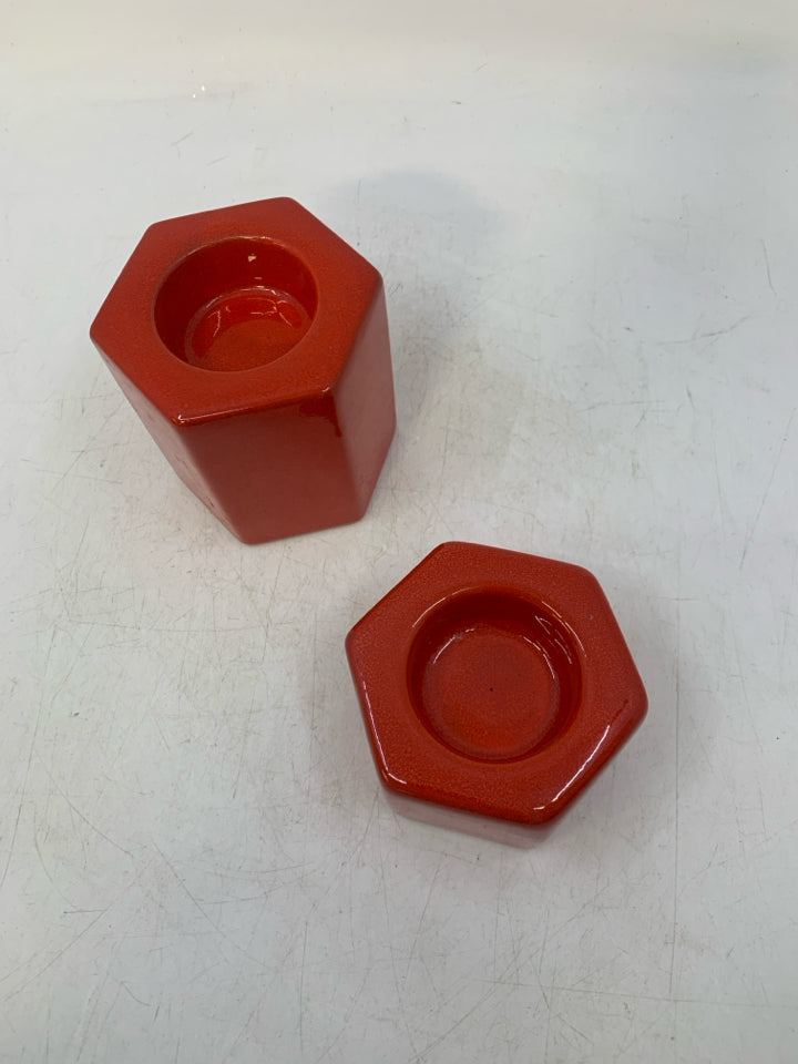 2 HEXAGON CERAMIC TEA LIGHT HOLDERS.