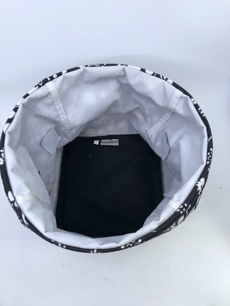 BLACK AND WHITE THIRTY-ONE ROUND FOLDABLE BASKET.