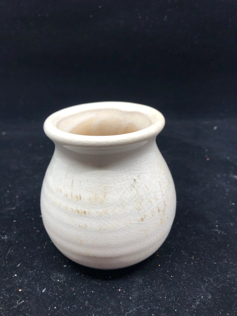 CREAM POTTERY VASE.