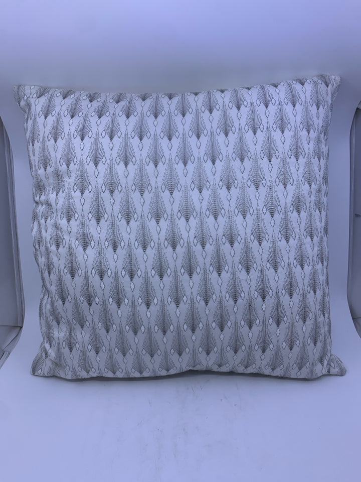 WHITE AND SILVER PATTERN PILLOW.