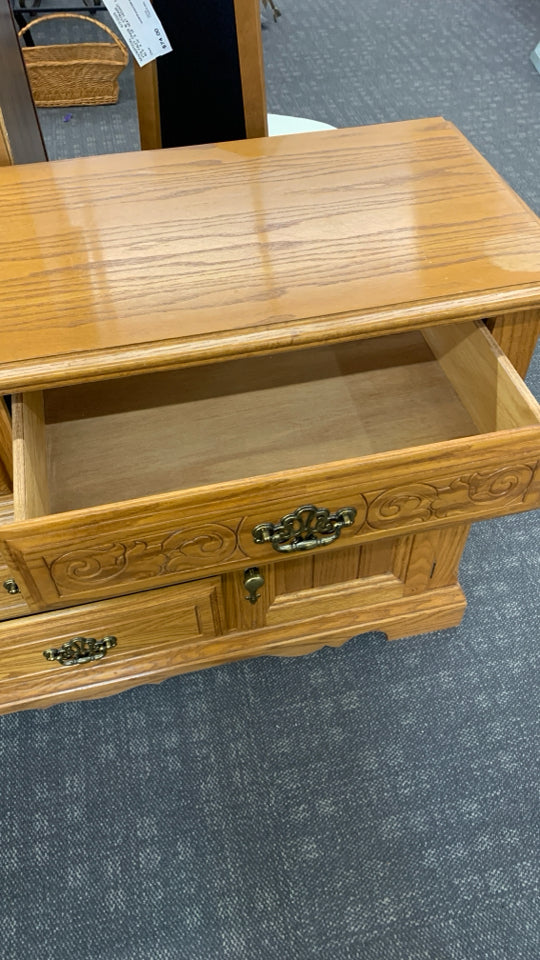 CARVED OAK SIDEBOARD CABINET W/4 DRAWERS+2 CABINETS.