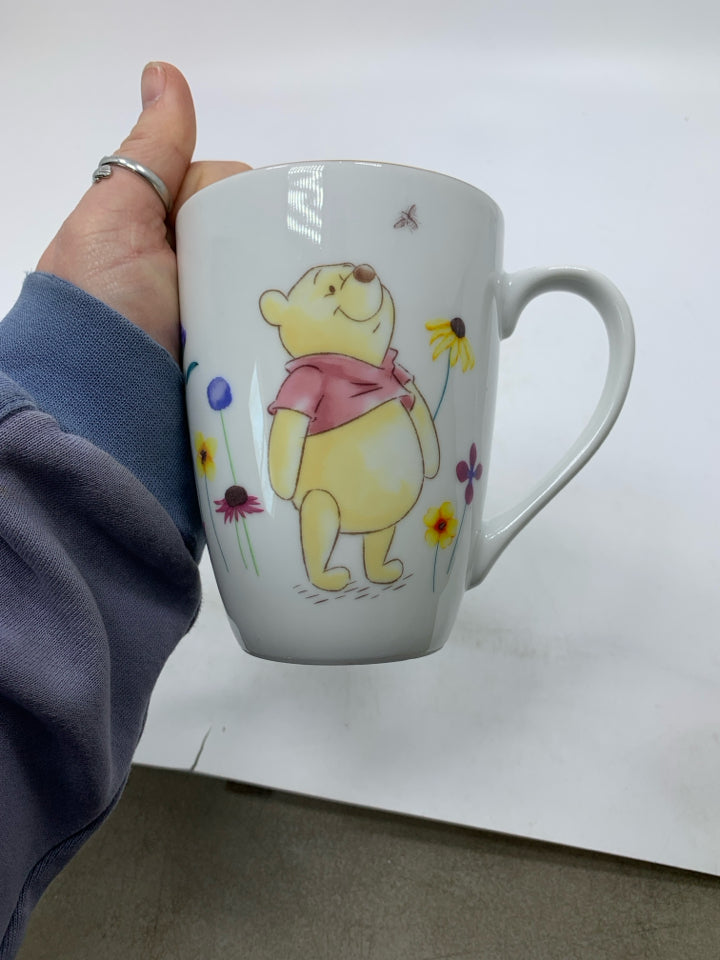 WINNIE THE POOH HUGGING PIGLET FLORAL MUG.