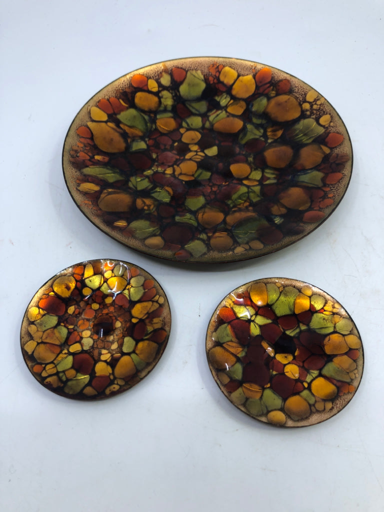 3 PC METAL CATCHALL BOWLS ORANGE,RED,GREEN CIRCLES.