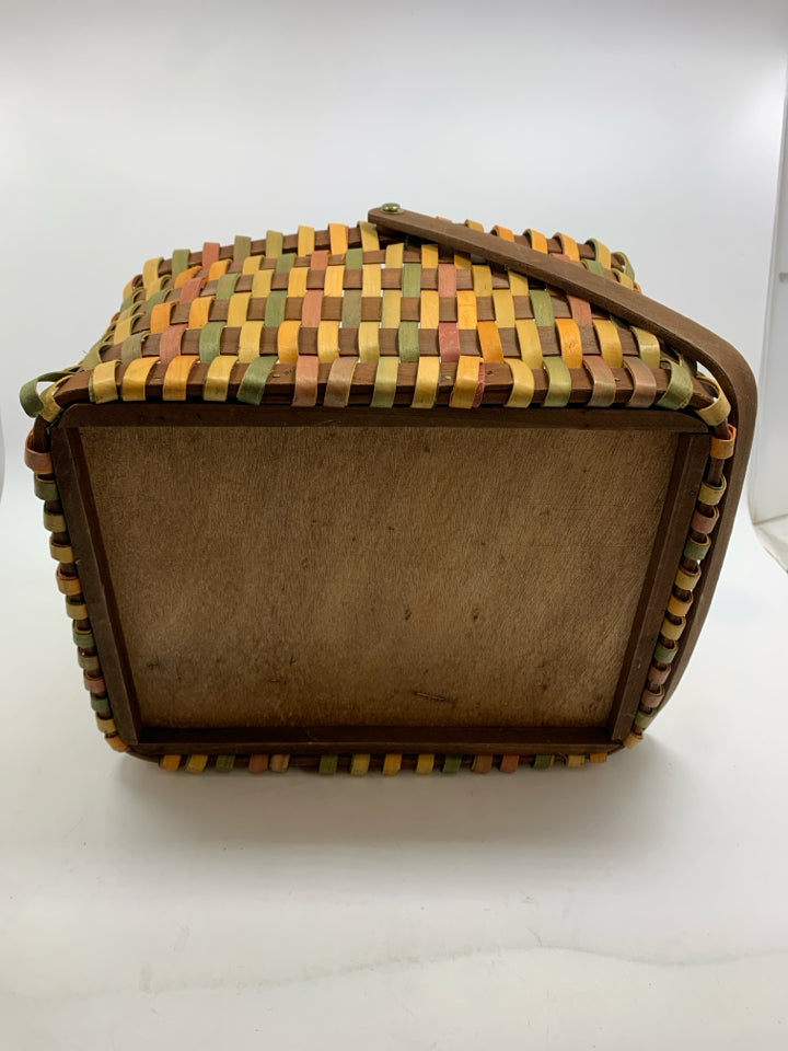 COLORFUL WOVEN BASKET W/WOOD HANDLE.