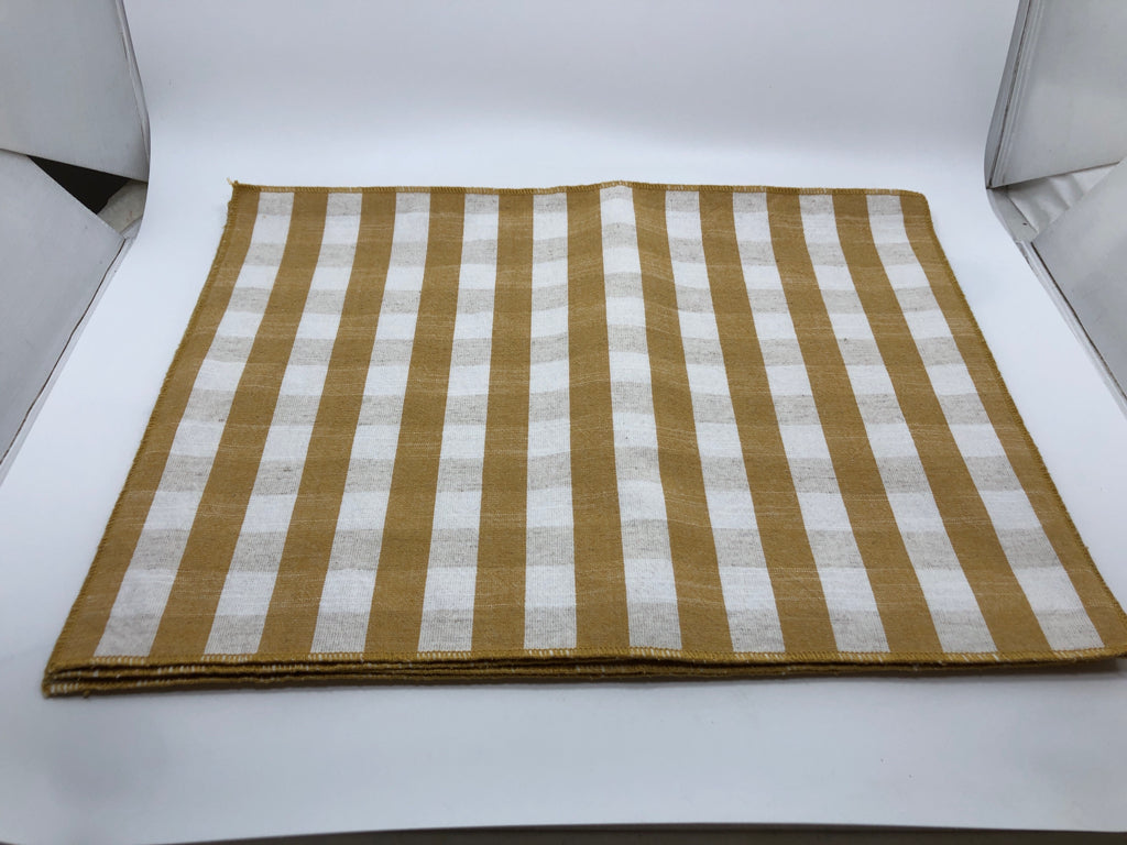 4 YELLOW PLAID PLACEMATS.