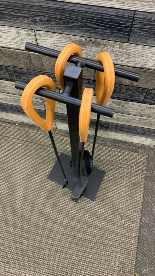 4PC FIREPLACE TOOL W/FAUX LEATHER HANDLE.