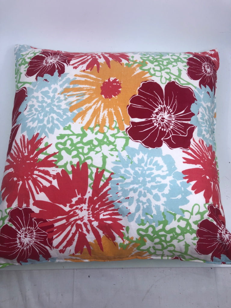 COLORFUL FLOWER W/ SOLID GREEN BACK PILLOWS.