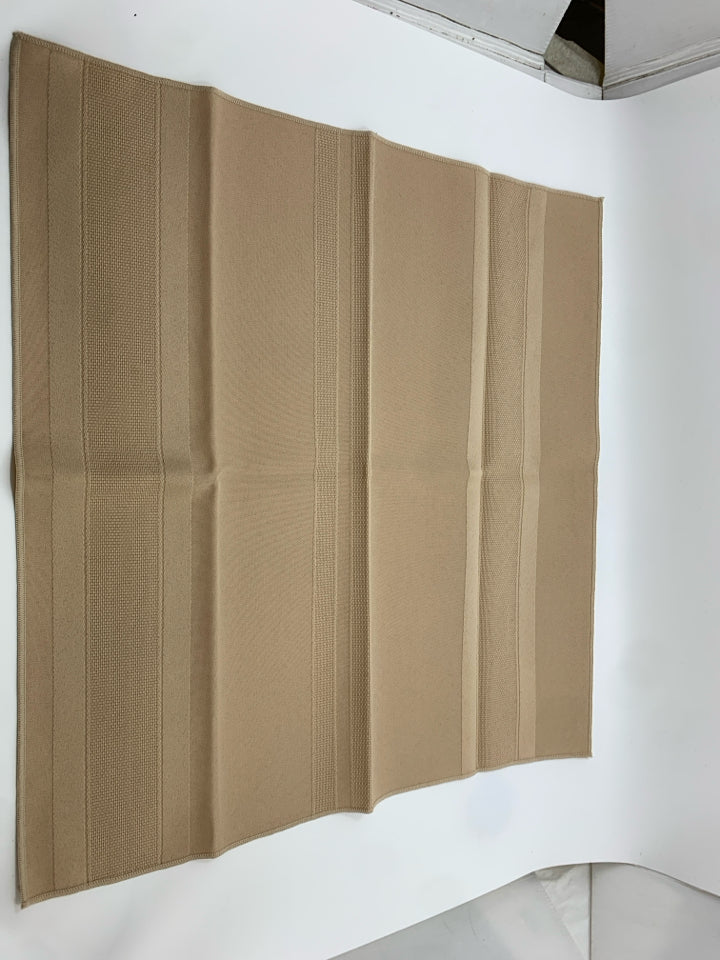 8 BEIGE DINNER NAPKINS.