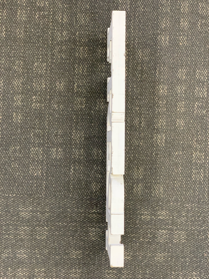 LARGE WHITE FRESH SIGN.