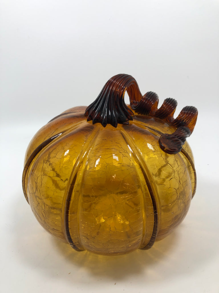 LG AMBER GLASS BLOWN PUMPKIN W/SPIRAL GLASS STEM.