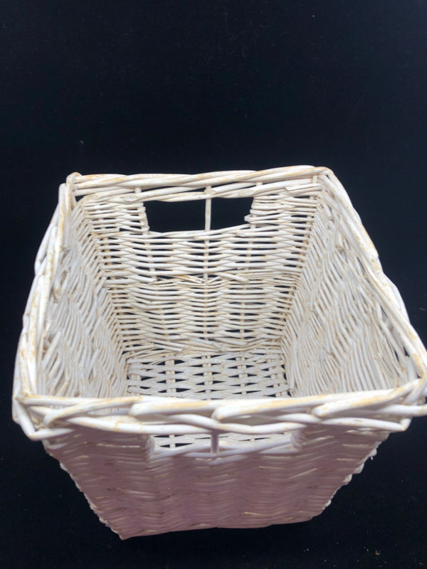 WHITE WICKER BASKET W HANDLES.