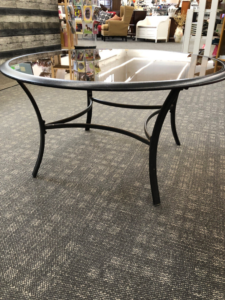 ROUND BLACK METAL COFFEE TABLE W/BROWN GLASS TOP.