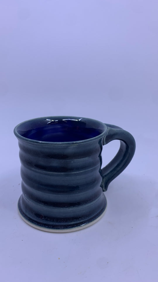 CERAMIC RIBBED TEAL POTTERY MUG DARK BLUE INSIDE.
