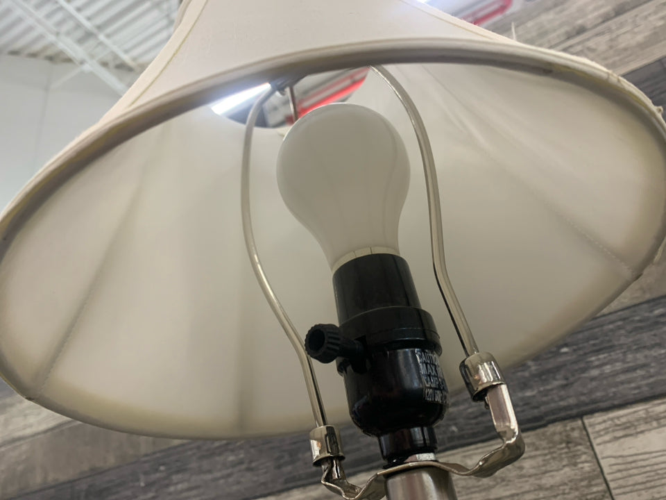 SILVER HAMMERED BASE LAMP W/ WHITE SHADE.
