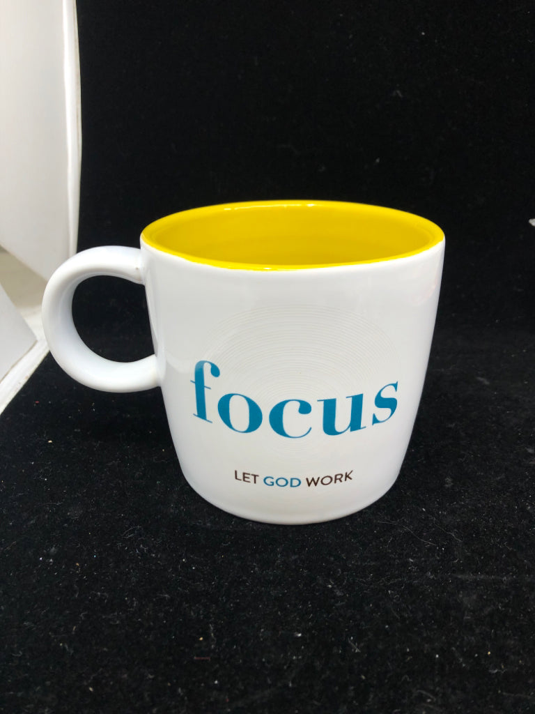 WHITE FOCUS MUG.